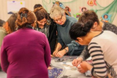 Nähcafé für Frauen mit und ohne Migrationshintergrund Frauen beim Nähen